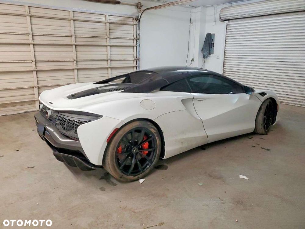 McLaren Artura - 5