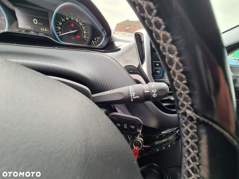 Peugeot 2008 1.2 Pure Tech GPF Allure S&S - 22