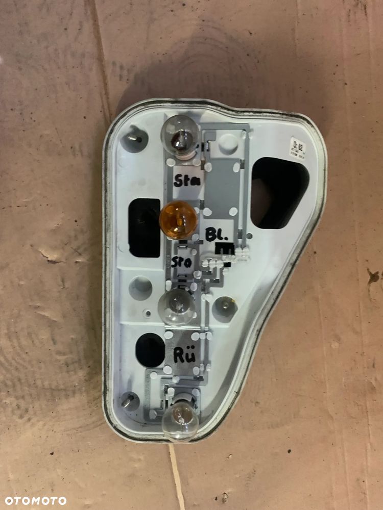 Wkład lampy prawy tył tylny Opel Astra H Kombi - 2