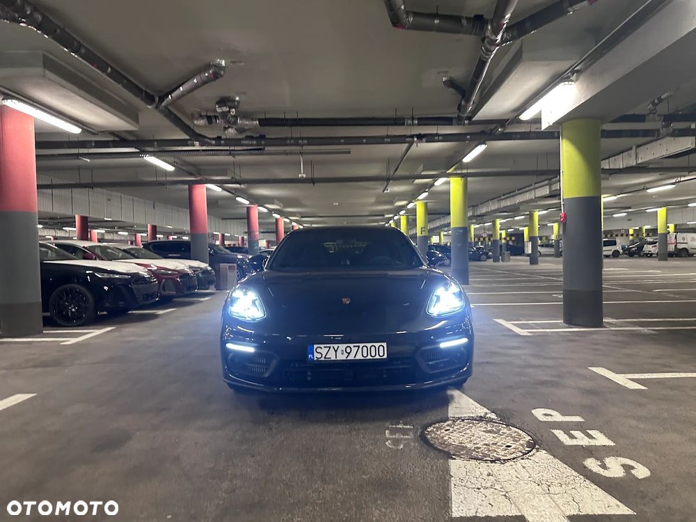 Porsche Panamera - 4