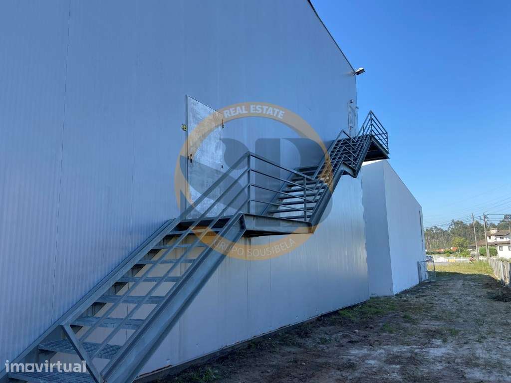 Armazém Industrial em Ovar - Junto à EN109 - Grande imagem: 2/22