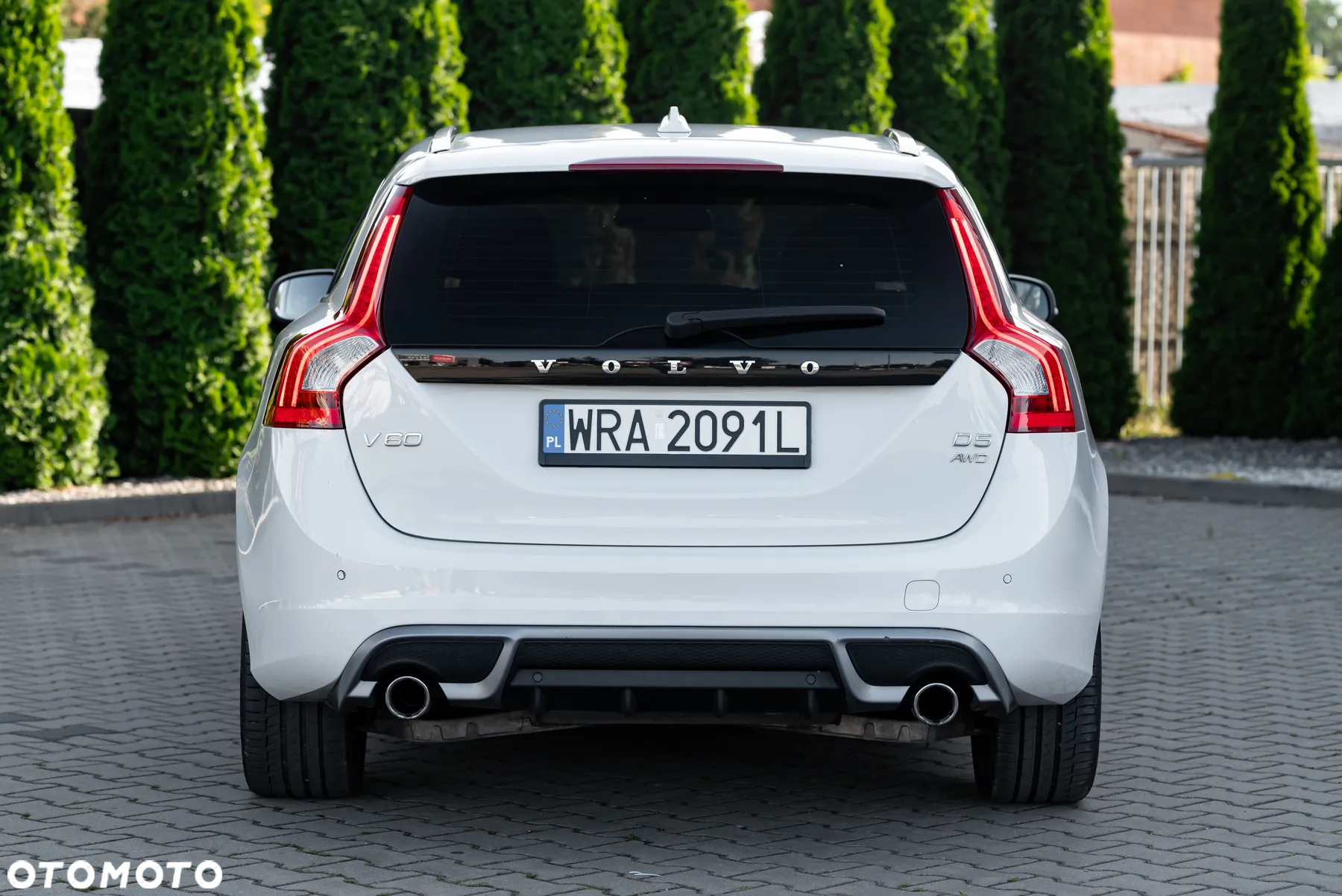 Volvo V60 D5 AWD R-Design - 11
