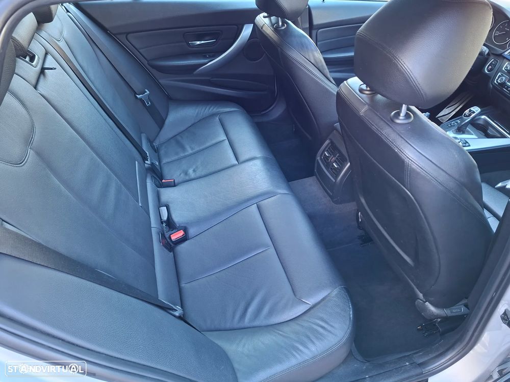 BMW 320 d Auto Pack M - 25