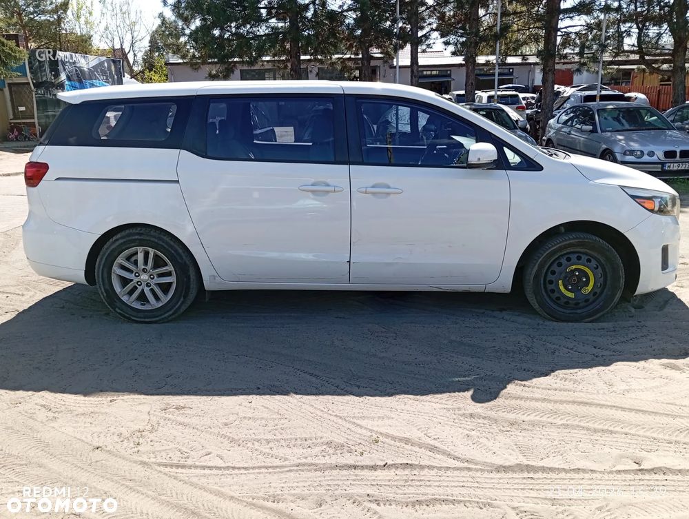 Kia Sedona - 16