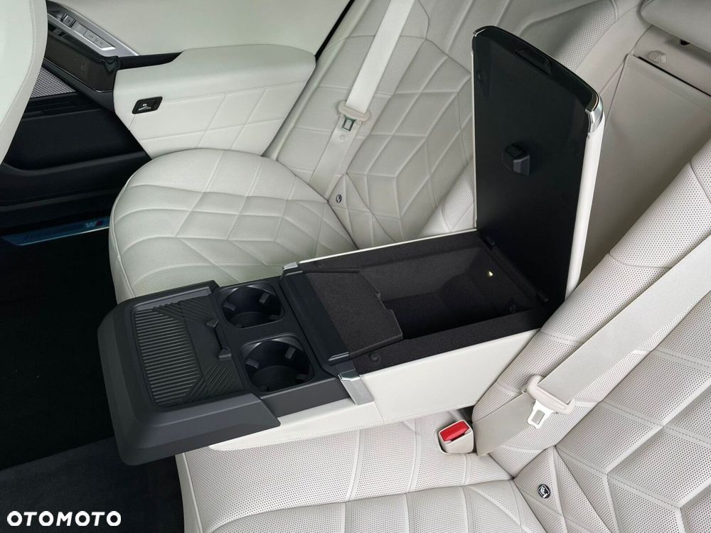 BMW Seria 7 - 34