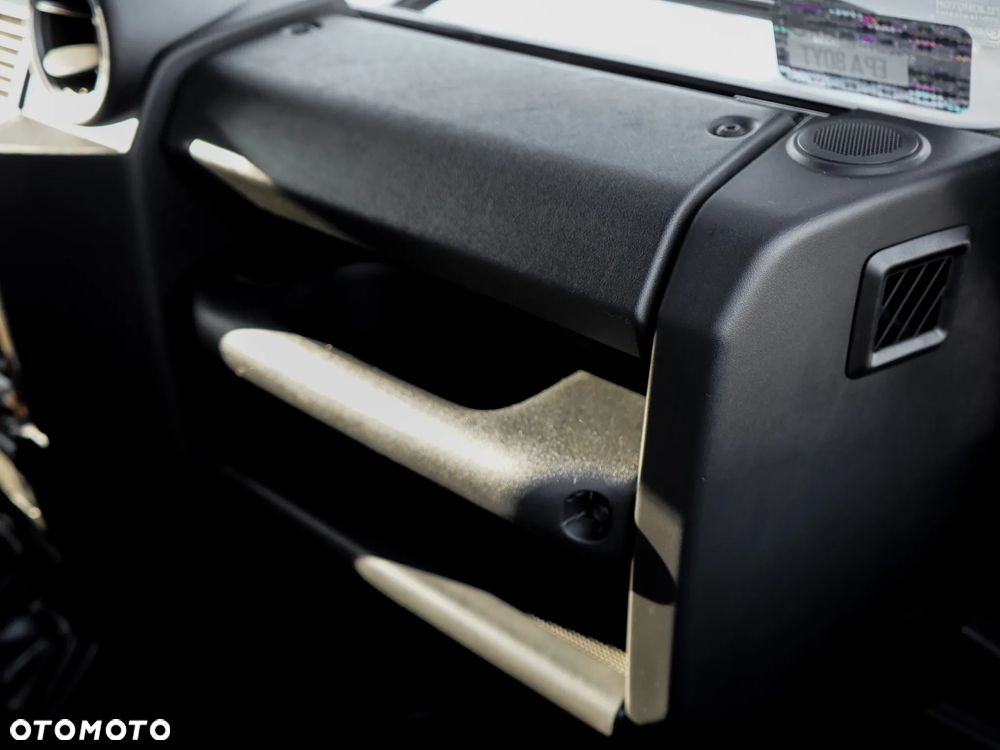 Land Rover Defender 2.4 TD4 HCPU S - 30