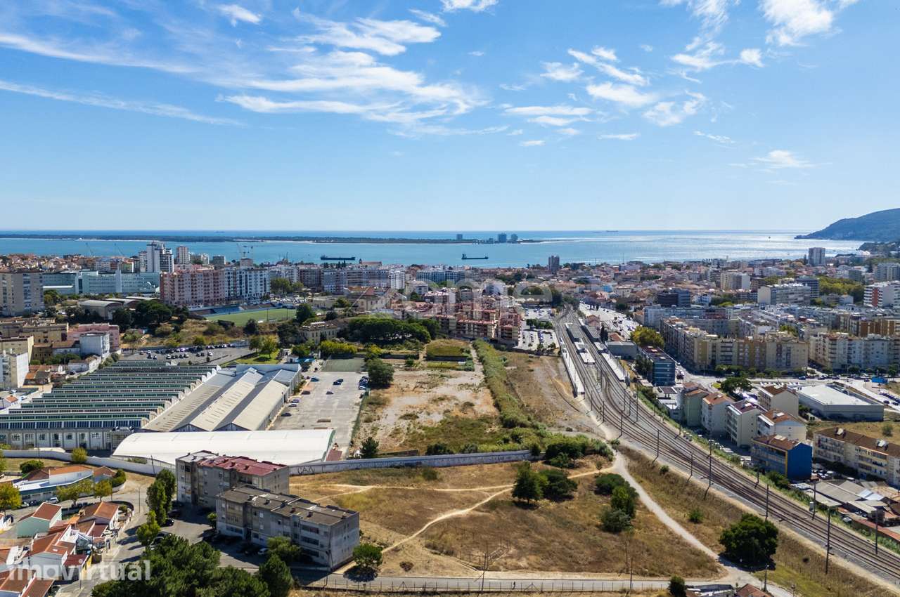 Terreno para Prédio de 3 Pisos nos Pinheirinhos – Setúbal - Grande imagem: 2/23