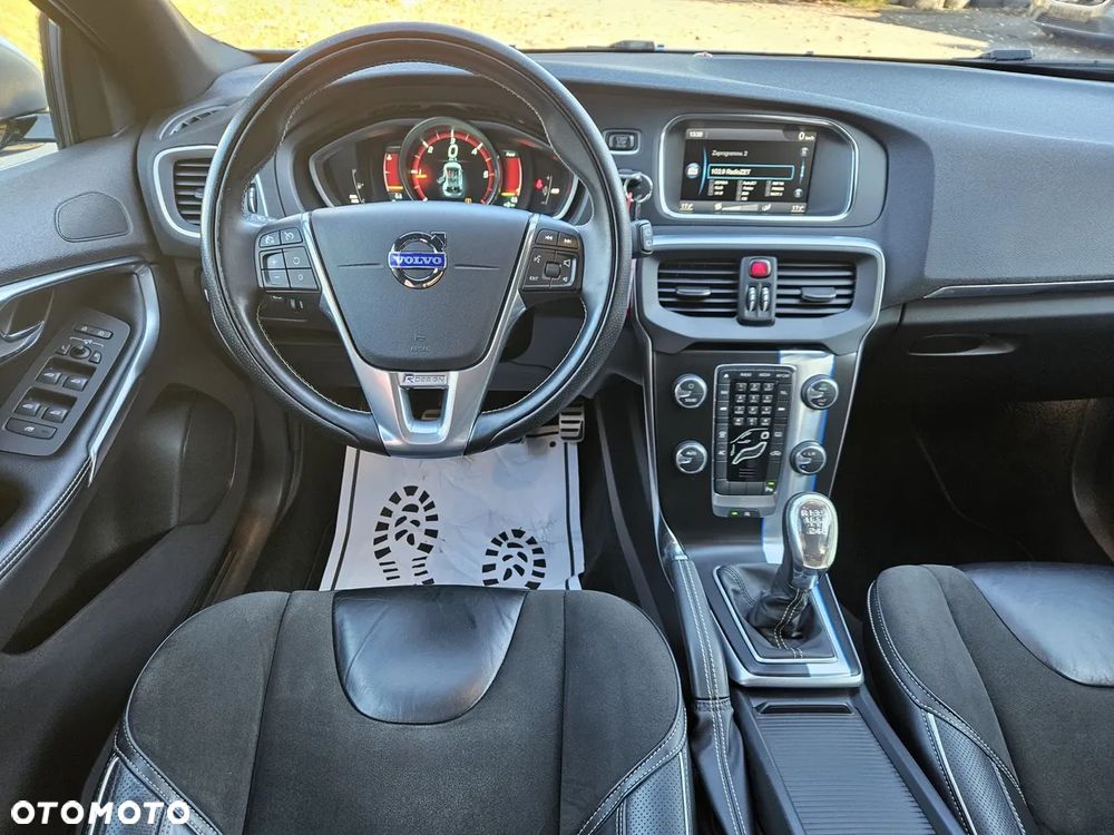 Volvo V40 D2 R-Design - 10