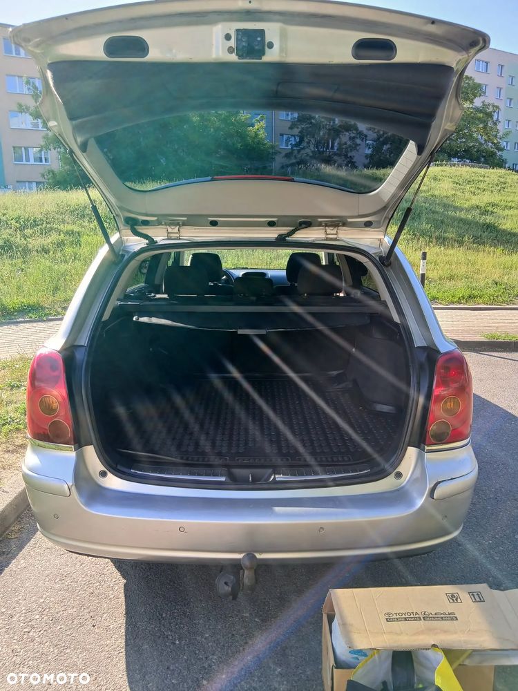Toyota Avensis 2.0 D-4D Terra - 6