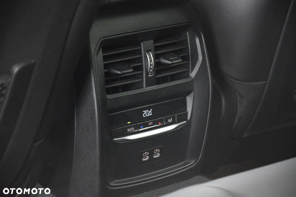 BMW Seria 3 320d xDrive Edition M Sport Shadow - 23