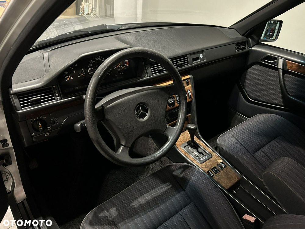 Mercedes-Benz W124 (1984-1993) - 28