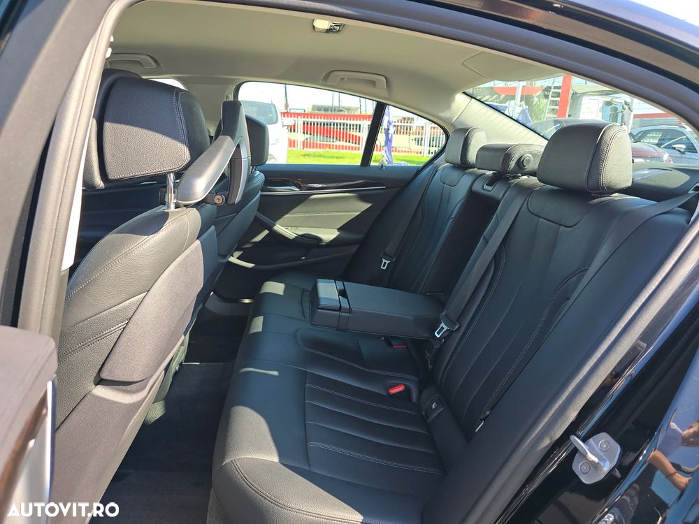 BMW Seria 5 525d Aut. Luxury Line - 12