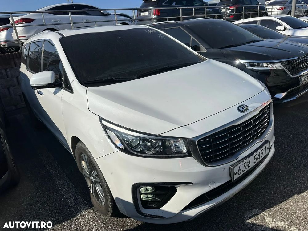 Kia Carnival - 1