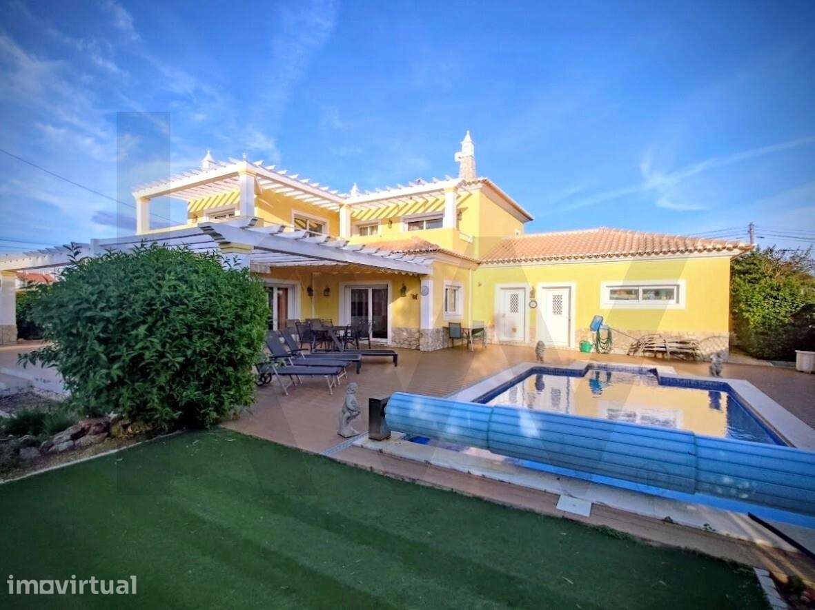 T4 de Prestígio em Cacela: Villa de Luxo com Piscina e Proximidade - Grande imagem: 2/50