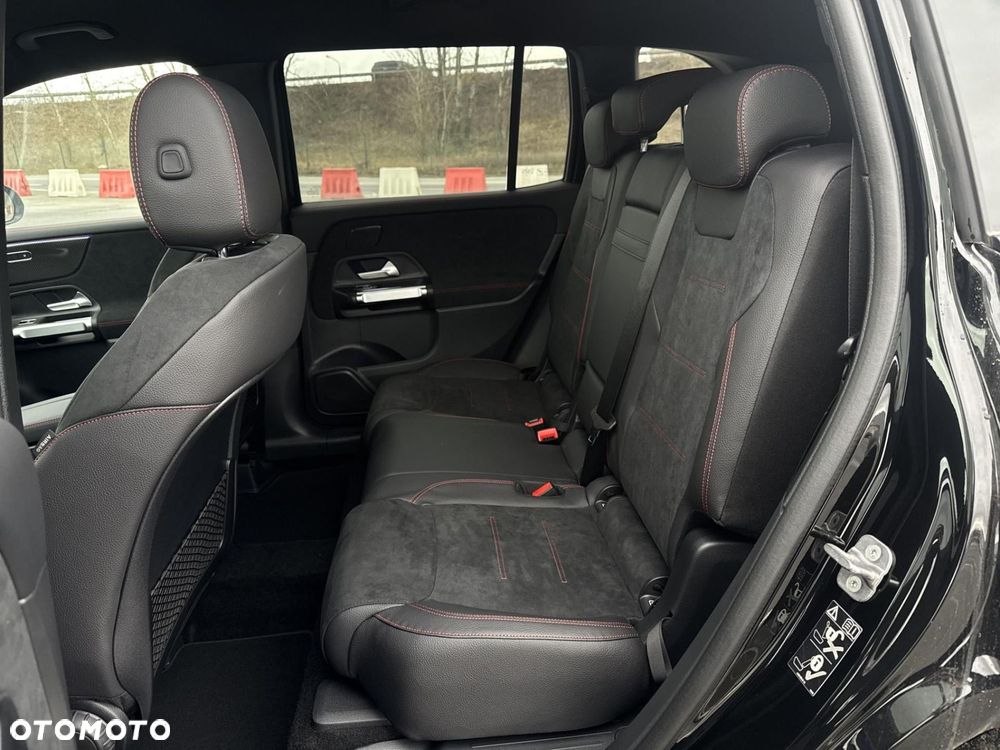 Mercedes-Benz GLB - 16