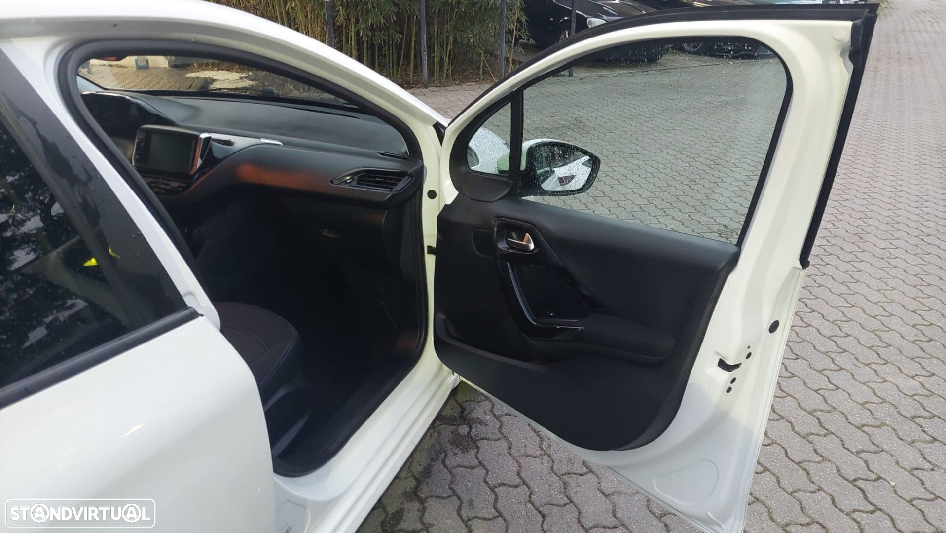 Peugeot 208 1.2 PureTech Signature - 8
