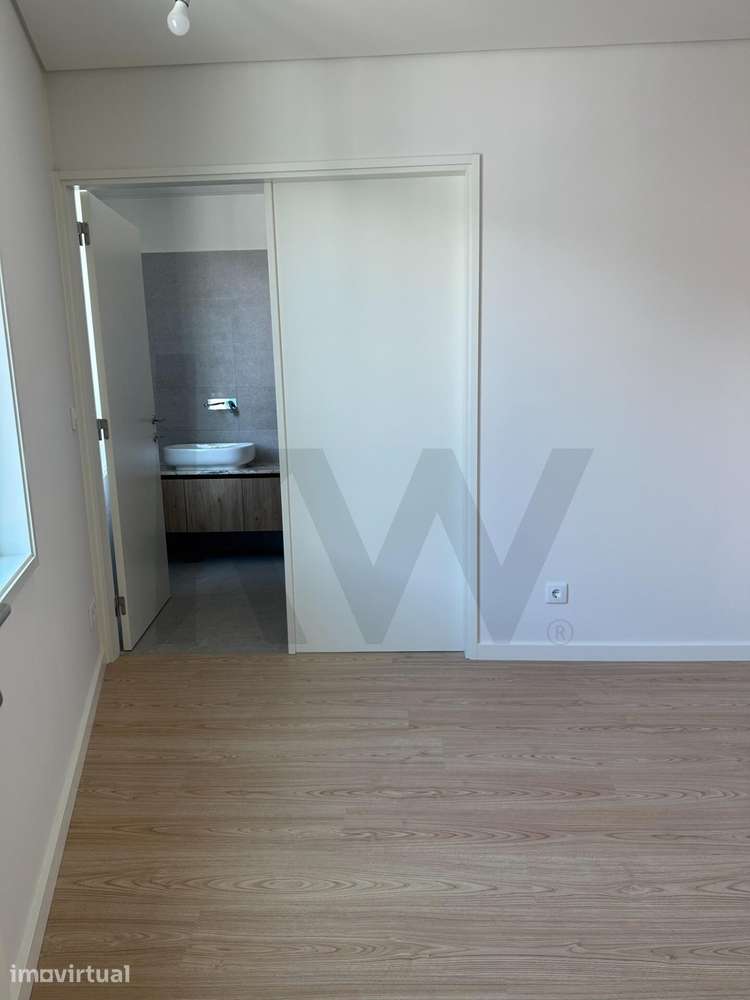 Apartamento T2 duplex novo no centro do Porto ao Palácio de Cristal - Grande imagem: 3/34