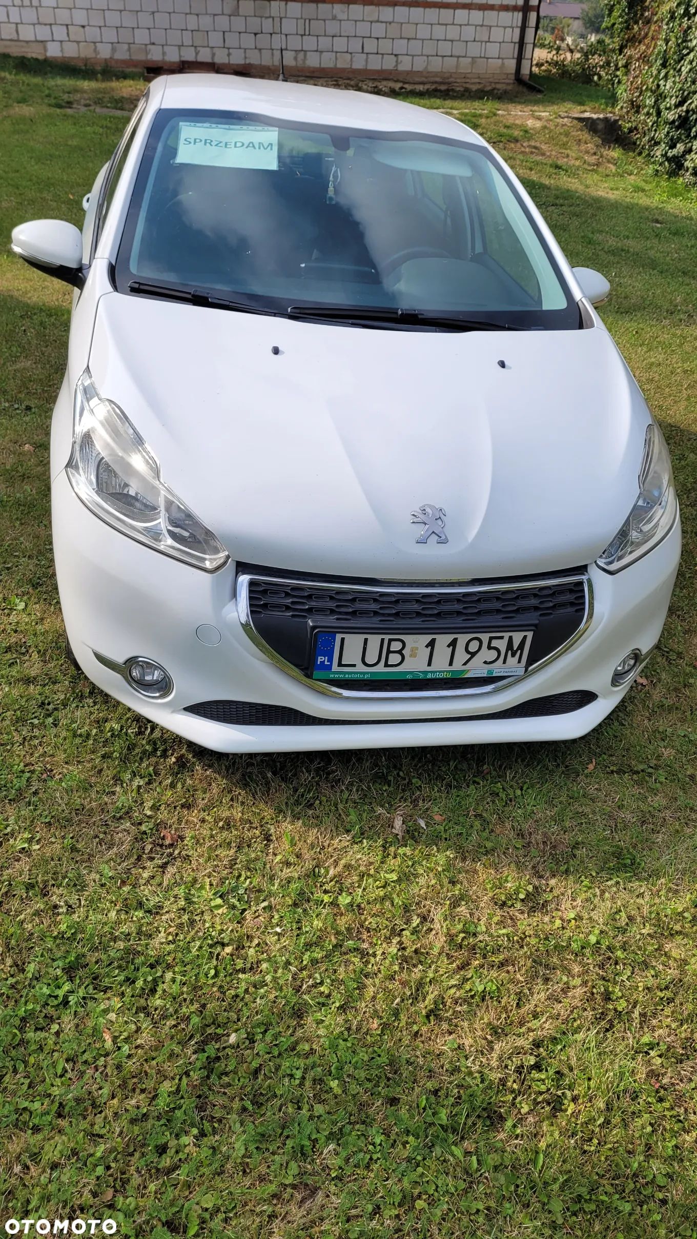 Peugeot 208 - 1
