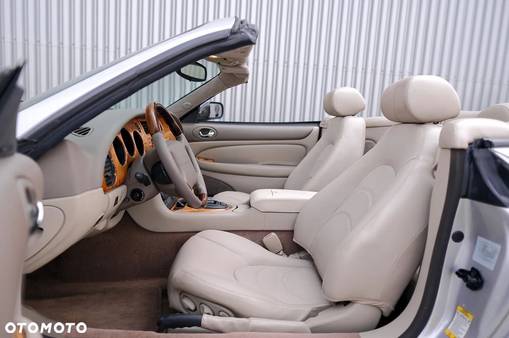 Jaguar XK8 - 9