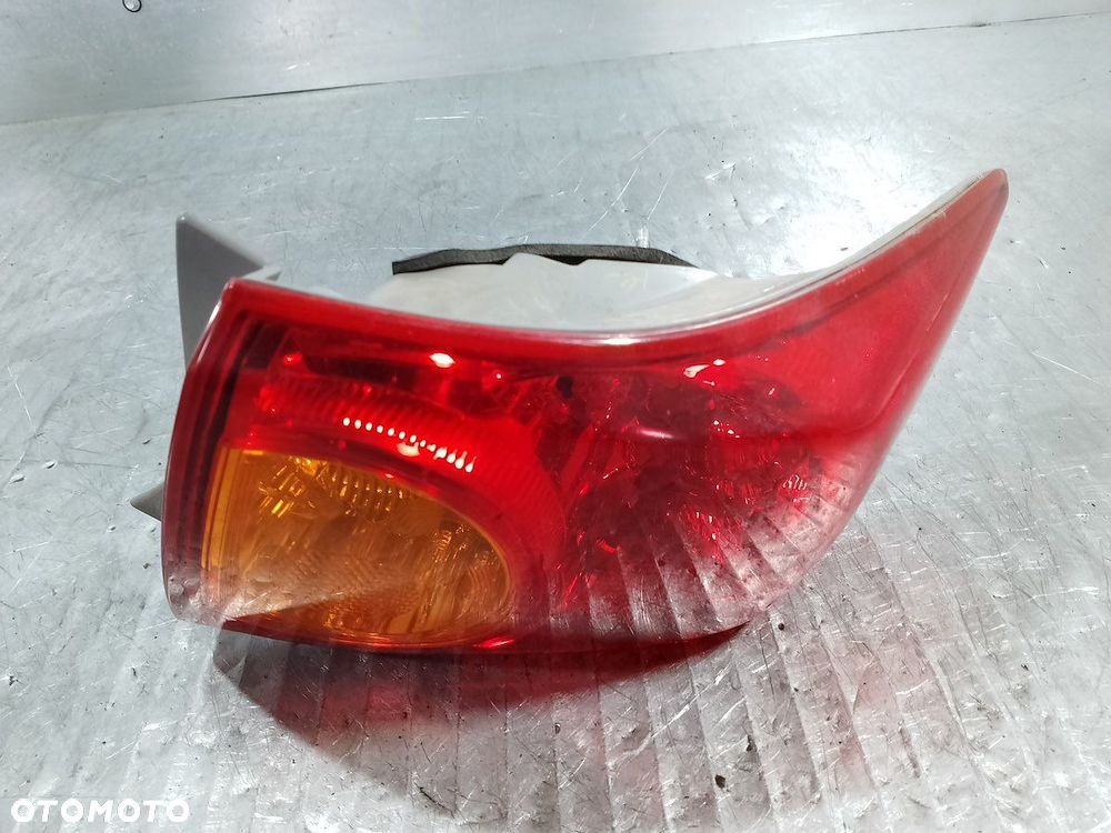 LAMPA TYLNA PRAWA TOYOTA COROLLA E15 SEDAN - 3