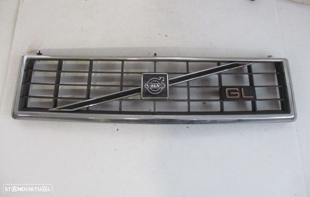 Grelha frontal Simbolo Volvo 340 4 portas - 2
