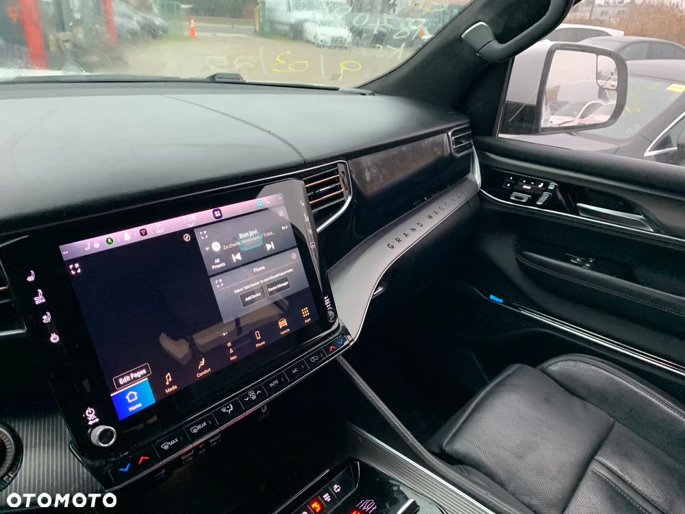 Jeep Grand Wagoneer - 14