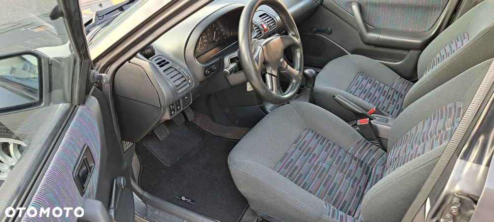 Mazda 323F - 4