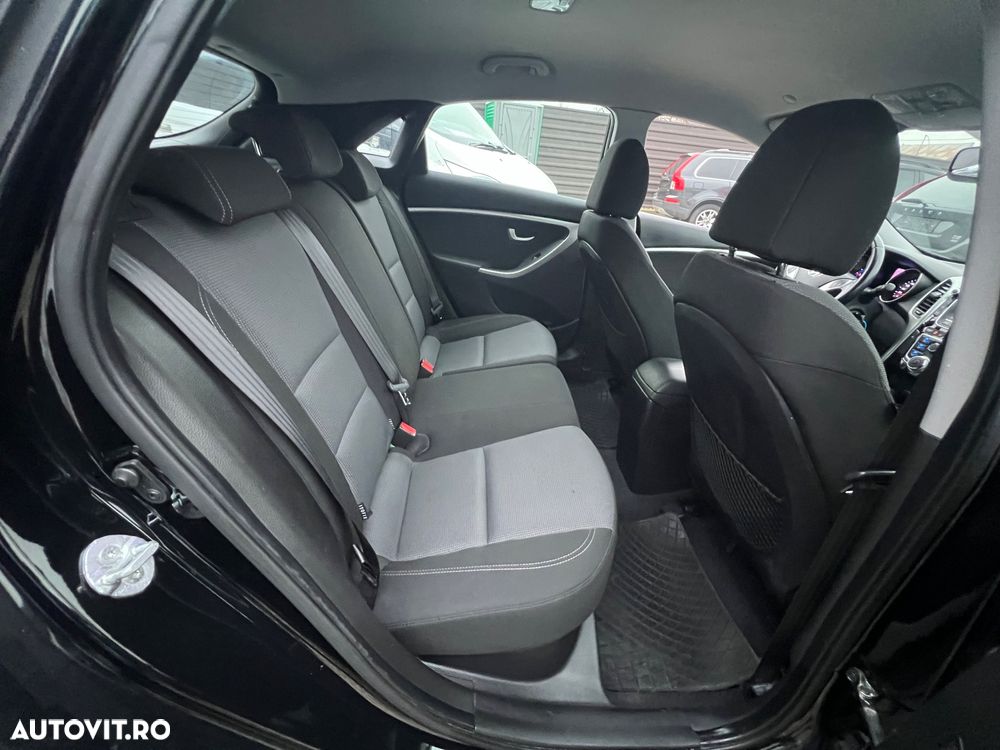 Hyundai i30 1.6 CRDI Automatik Trend - 13