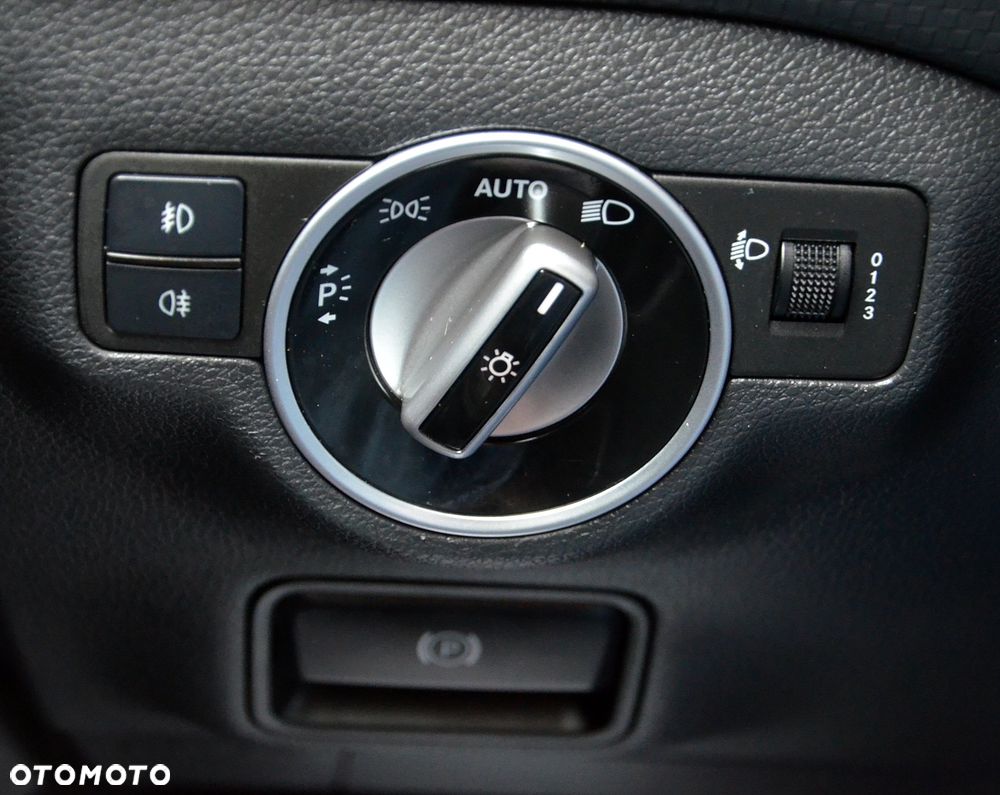 Mercedes-Benz Klasa A 180 (BlueEFFICIENCY) - 16