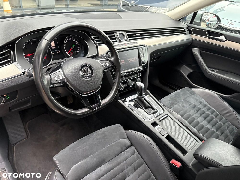 Volkswagen Passat - 11