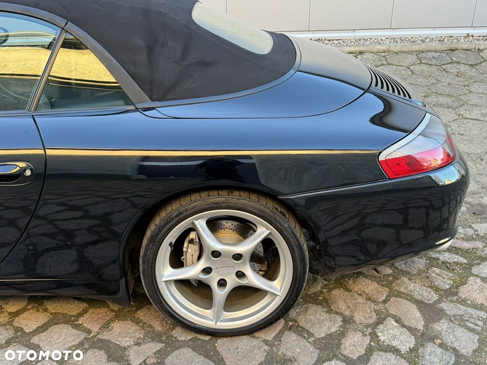 Porsche 911 Carrera 4 Cabrio - 23