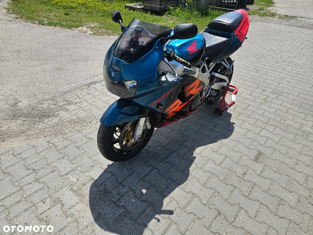 Honda CBR - 1