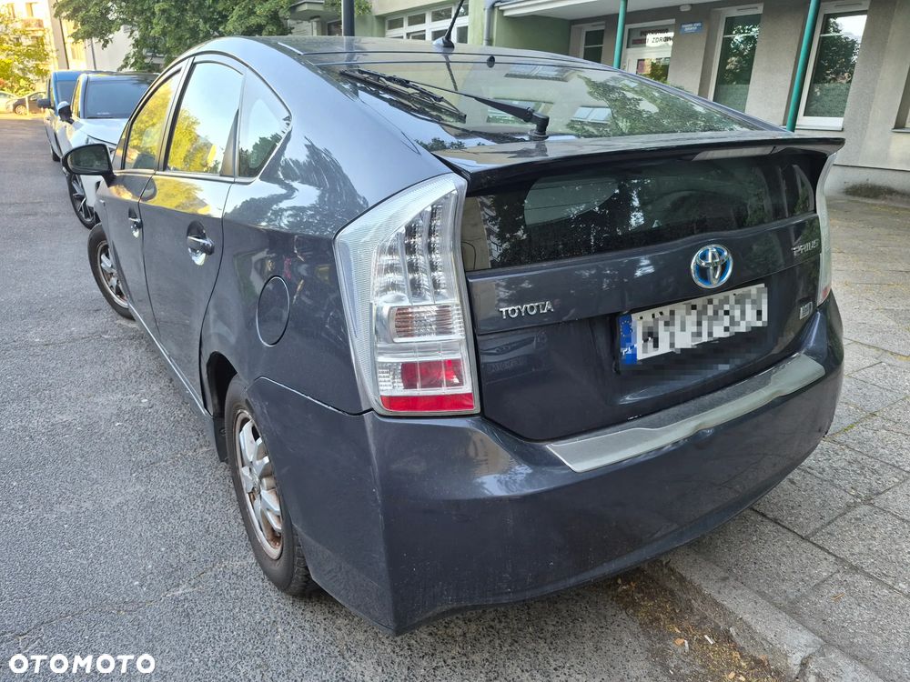 Toyota Prius - 4
