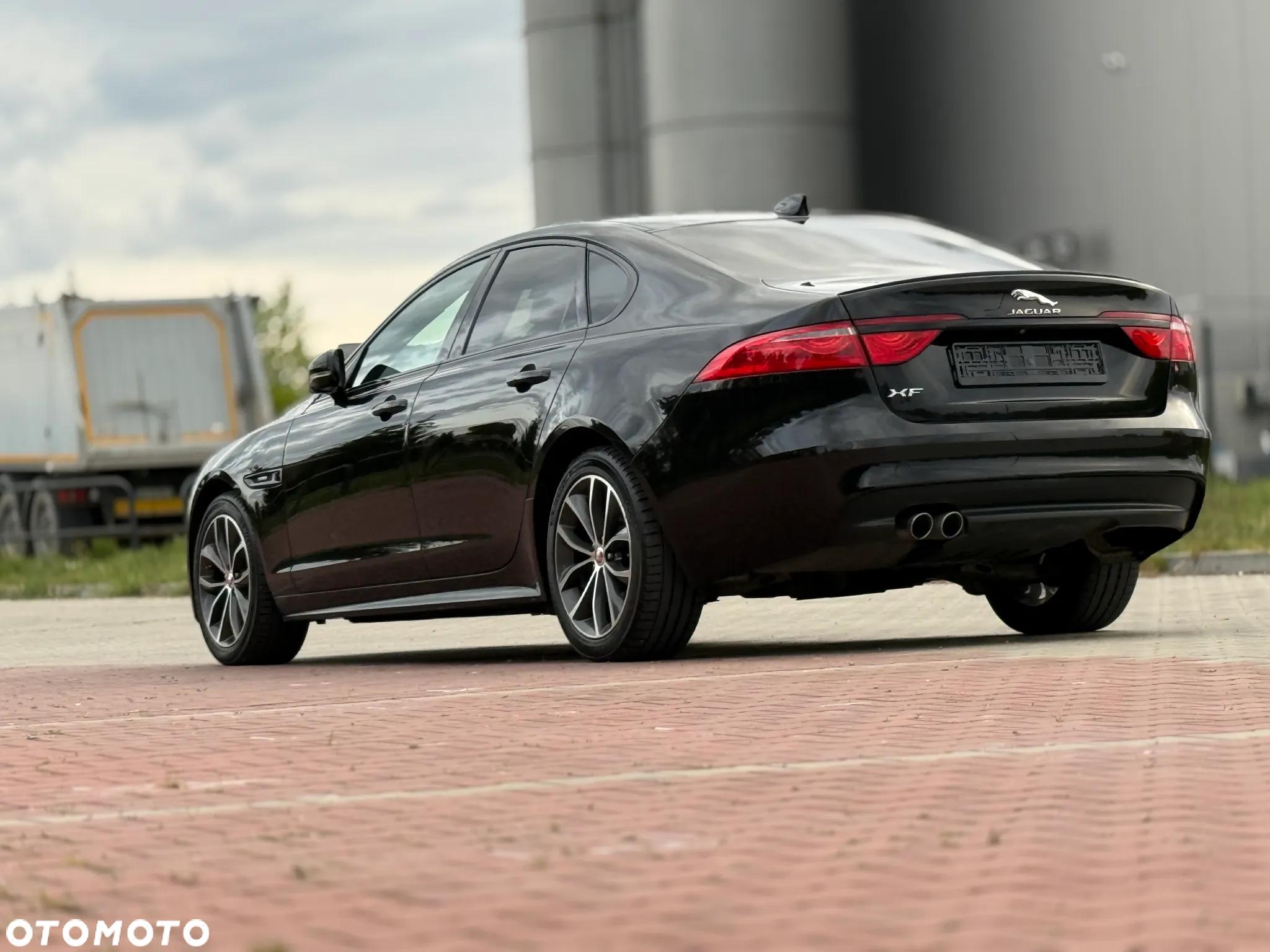 Jaguar XF 2.0 i4D R-Sport - 14