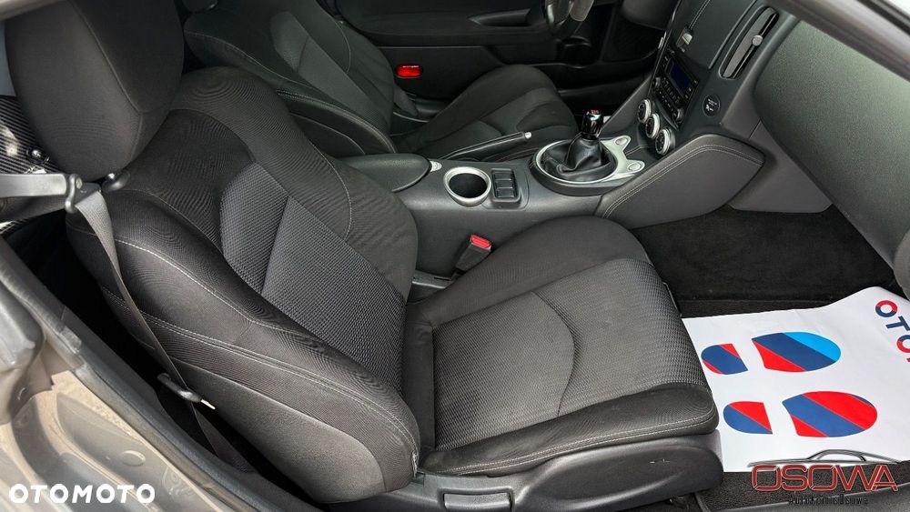 Nissan 370 Z - 33
