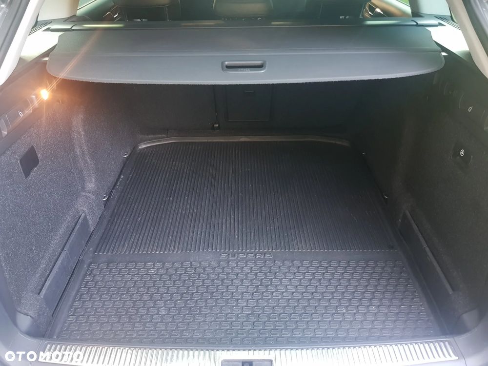 Skoda Superb 2.0 TDI 4x4 L&K DSG - 17