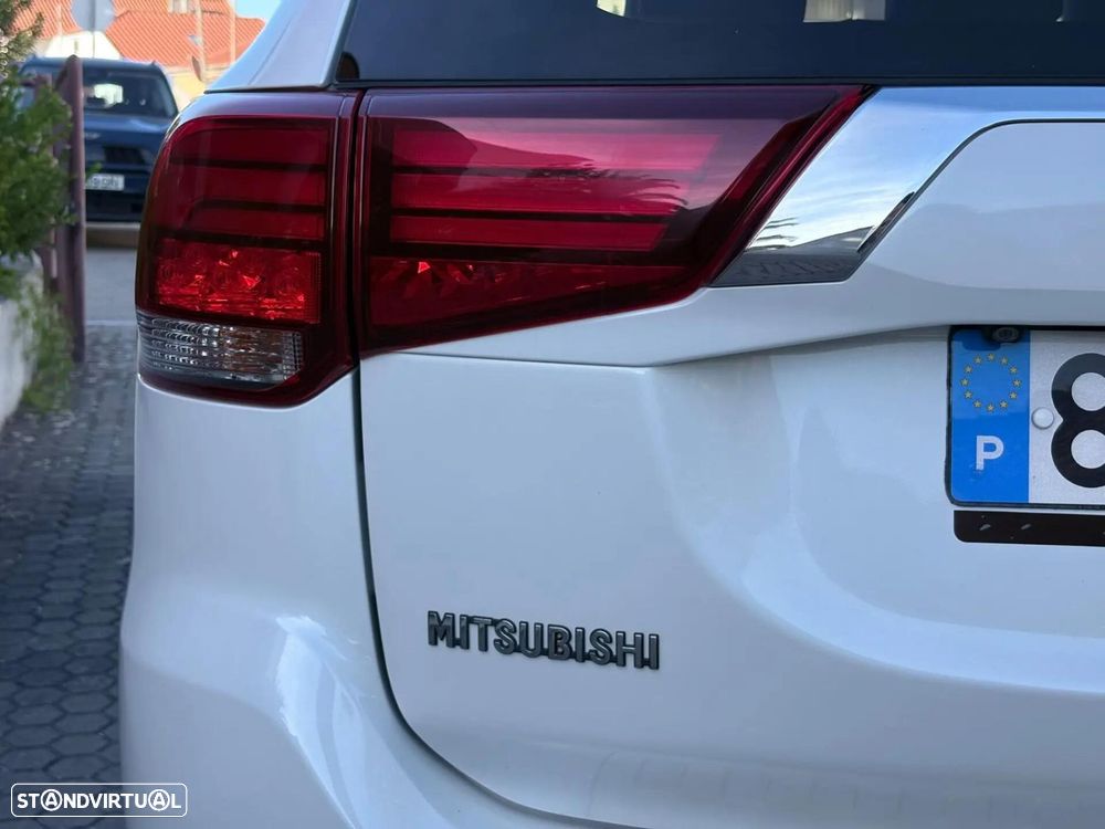 Mitsubishi Outlander 2.2 DI-D Instyle Navi - 25