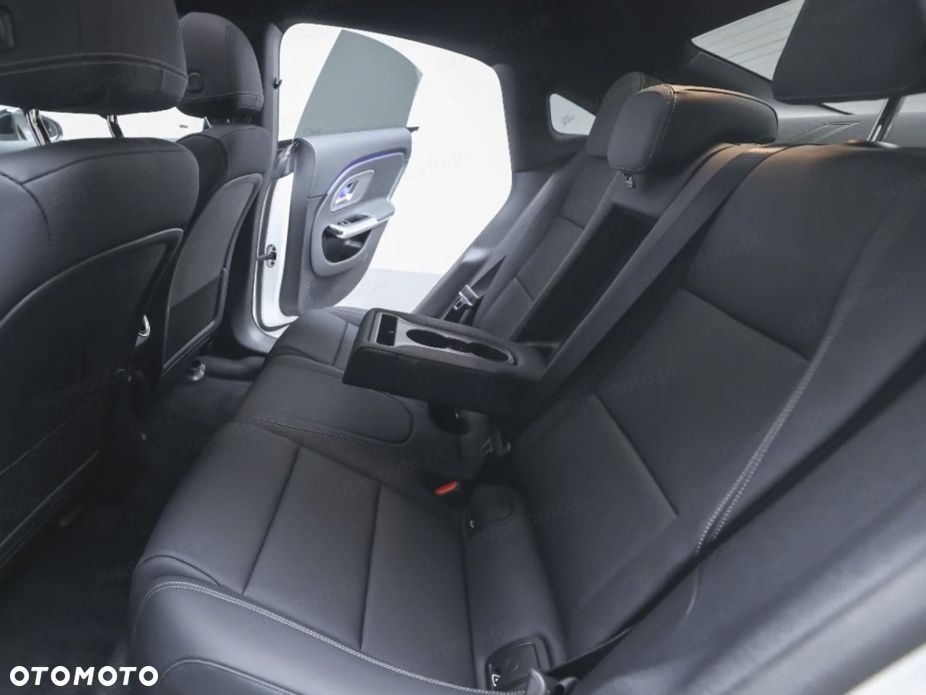Mercedes-Benz CLA - 16