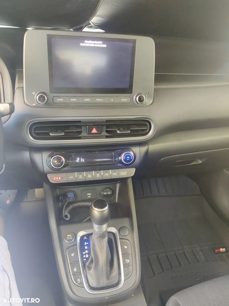 Hyundai KONA - 10