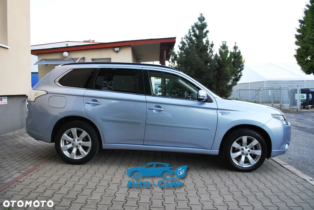 Mitsubishi Outlander Instyle NAVI + - 11