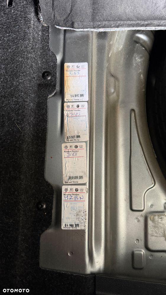 Skoda Superb 2.0 TDI DSG Ambition - 36