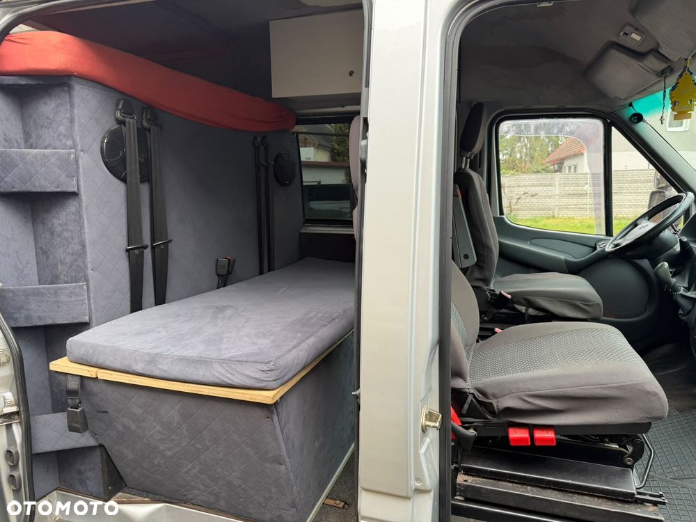 Mercedes-Benz Sprinter - 4
