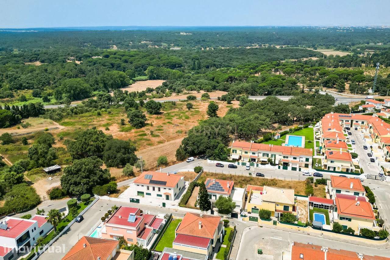 Moradia T5 isolada, implantada num lote de terreno com 466 m², situada - Grande imagem: 5/36