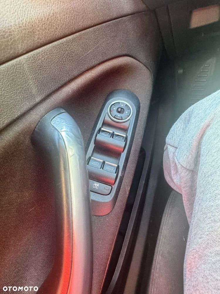 Ford Mondeo 2.0 Ghia - 10