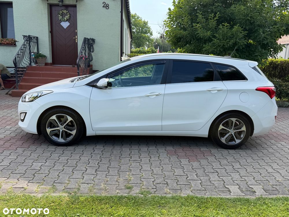 Hyundai i30 blue Kombi 1.4 YES Silver - 2