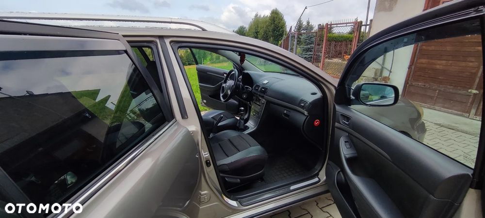 Toyota Avensis 2.0 D-4D Sol - 11