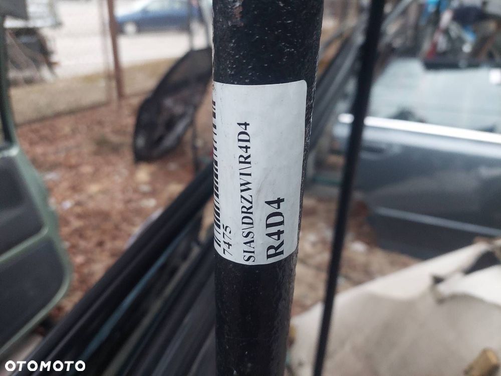 DRZWI KOMPLETNE PRAWY PRZÓD TOYOTA AVENSIS T25 8S6 - 8