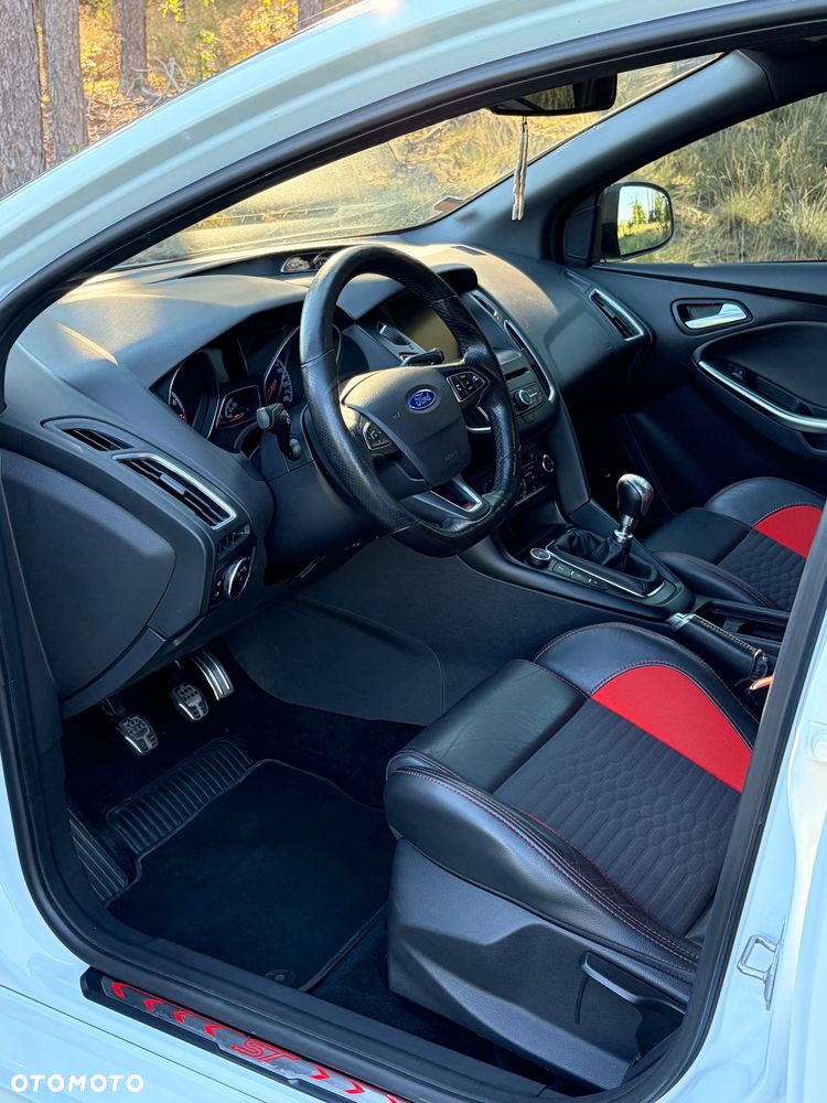 Ford Focus 2.0 EcoBoost ST-2 - 8