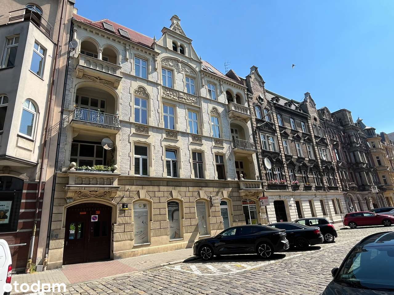 Przestronny apartament w zadbanej kamienicy – Centrum Katowic