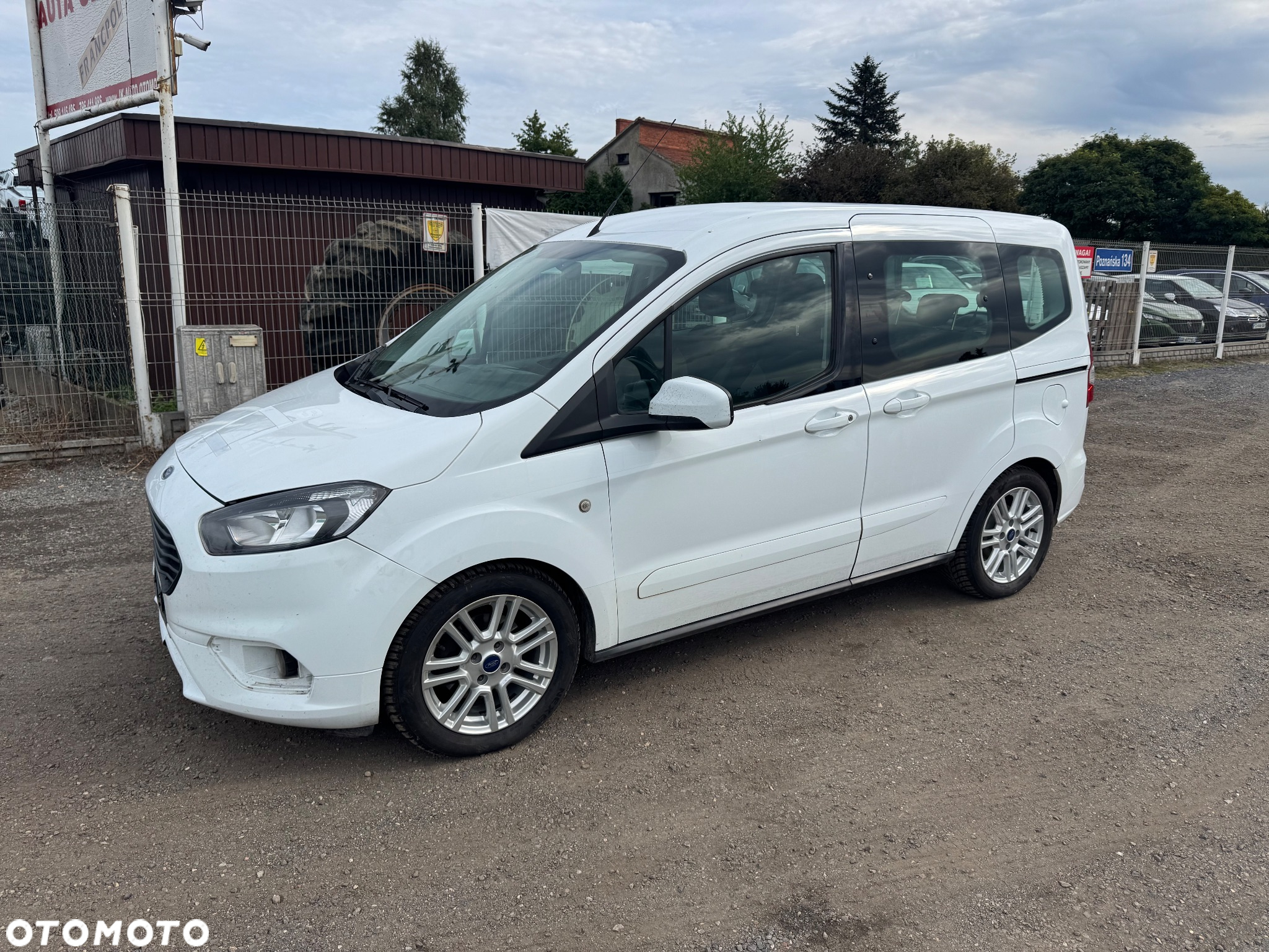 Ford Tourneo Courier 1.5 TDCi S&S Trend - 3